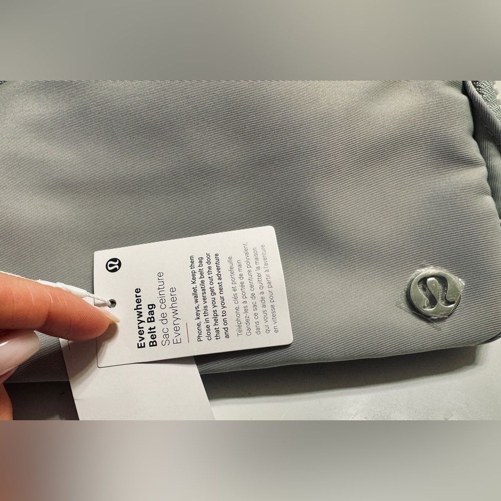 NWT Lululemon Everywhere Belt Bag Silver Drop Extended Strap Cute Hands Free - Picture 6 of 8